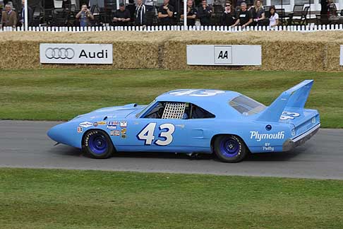Cronoscalata di auto storiche - Plymouth Superbird at the Goodwood Festival of Speed 2015 width=