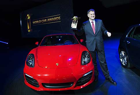 Trofei Awards - Porsche Boxster / Cayman vince il World Performance Car of the Year conil President e CEO Porsche Cars North America Detlev von Platen al New York Auto Show 2013 width=