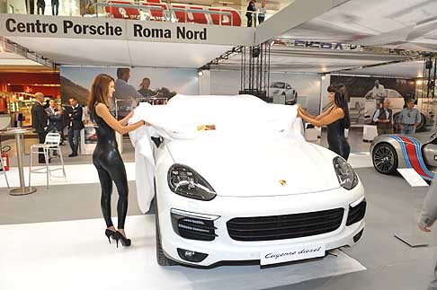 Supercar apre i batenti - Porsche Cayenne Diesel svelata a Supercar Roma Auto Show width=