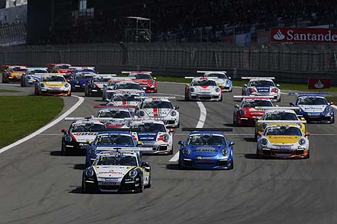 Porsche - Porsche Motorsport in pista width=
