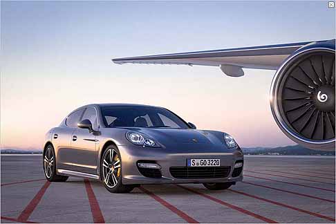 Porsche - Porsche Panamera Turbo S width=