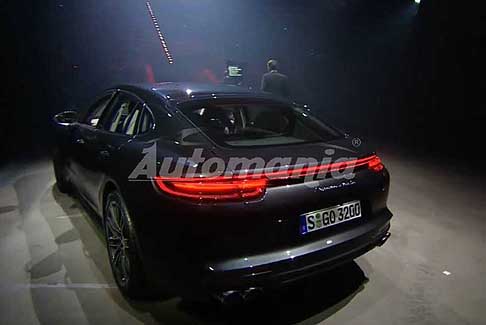 Porsche - Porsche Panamera Turbo motore da 550 CV da 404 kW, in grado di percorere 100 km con circa 9.4- 9.3 l su un tratto combinato, ed emissioni CO2 pari a 214 – 212 g/km