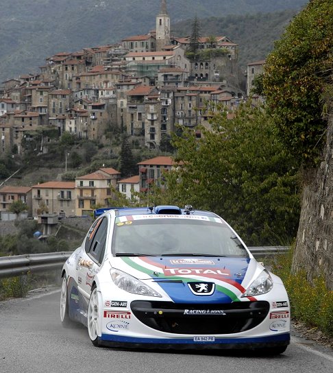 Peugeot racing - Rally IRC Sanremo 2012 Paolo Andreucci e la navigratrive Anna sono Campioni italiani rally per la settima volta su Peugeot del team Racing Lions width=