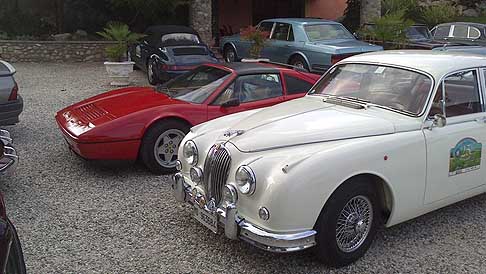 Auto Storiche - Auto storica Ferrari 328 GTS del 1986 e la Jaguar MKII del 1962 al Rally di un Weekend di Fine Estate width=