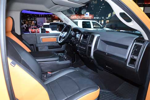 Dodge - Ram 3500 interni pick-up al Chicago Auto Show 2014 width=