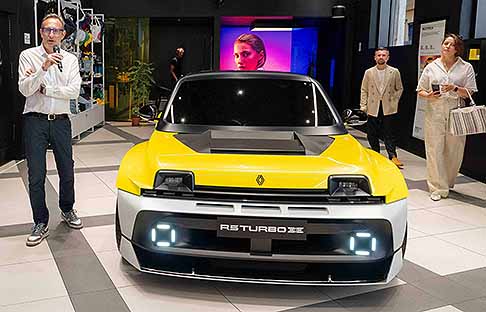 Renault 5 Turbo 3E - EV - La nuova auto sprotiva francese Renault 5 Turbo 3E - EV auto elettrica. Scopri la vettura sportiva Renault 5 Turbo 3E. Guarda le Foto!