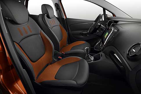 Renault - Renault Captur crossover sedili con interni generosi width=