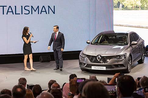 Renault - Renault Talisman dotato di sistema Multi-Sense consente al pilota di regolare il comportamento di una lunga serie di parametri width=