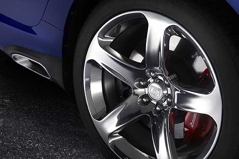 SRT - SRT Viper GTS Launch Edition con cerchi in allumini lucido a 5 razze width=