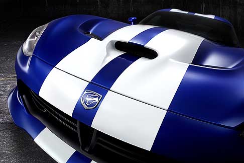 SRT - SRT Viper GTS Launch Edition caratterizato dalla doppia striscia bianca e dal nuovo marchio Stryker width=