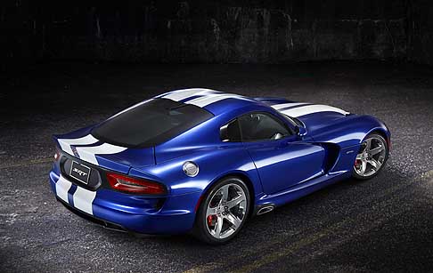 SRT - SRT Viper GTS Launch Edition retro vettura con motore V10 aspirato di 8.4 litri di cilindrata, con 649 CV width=