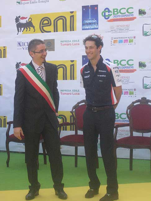 Bruno Senna - Bruno Senna con il sindaco di Brisighella Davide Missiroli al Trofeo Lorenzo Bandini 2012 width=