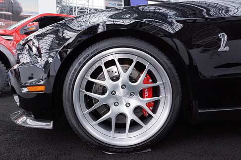 Shelby - Shelby 1000 dettaglio ruote con pneomatico Pirelli P-Zero width=