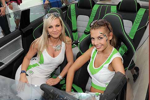Skoda - Le hostess sedute all'interno della Skoda Fabia RS 2000 Concept width=