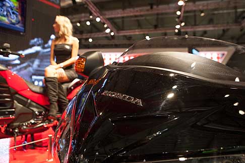 Honda - Stand Honda con il frontale della Gold Wing F8B all´Eicma di Milano 2012 width=