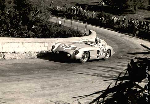 Eco Targa Florio - Stirling Moss su Mercedes-Benz numero 104 che correva nella gara Eco Targa Florio width=