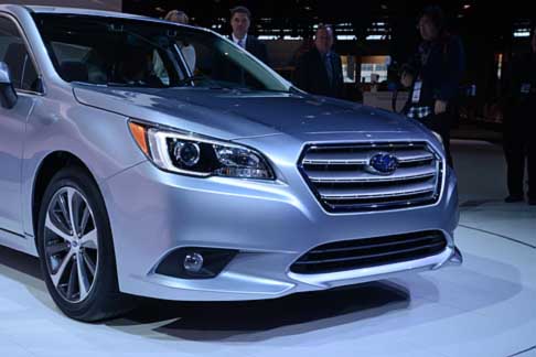 Subaru - Subaru Legacy MY 2015 il frontale mostra un pò di carattere andando a riprendere gli stilemi dei modelli Subaru WRX sia nella calandra che nei fari width=