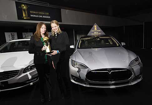 Tesla Model S - Tesla Model S vince il World Green Car of the Year 2013 al Salone di New York width=