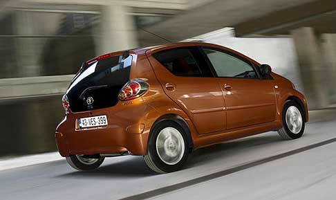 Toyota - Nuova Toyota Aygo Model Year 2012 retro vettura width=