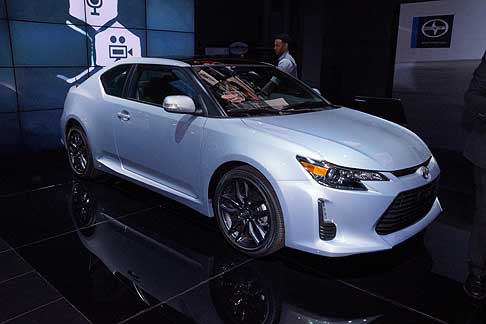 Scion - La Toyota svela in anteprima mondiale la Scion TC 2014 al Salone di New York 2013 width=