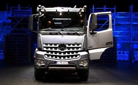 Mercedes-Benz - Trucks Mercedes-Benz Acros frontale prima mondiale a Monaco di Baviera width=