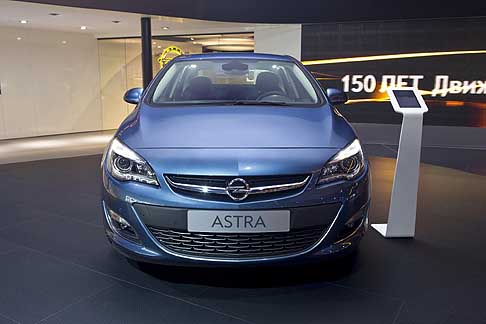 Opel - Auto Vauxhall - Opel Astra Sedan calandra al MIAS Mosca Motor Show 2012 width=