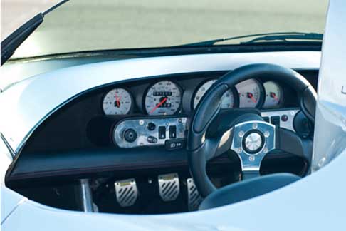 Wingho Auto Classic - Wingho W3 Triposto interni racing width=