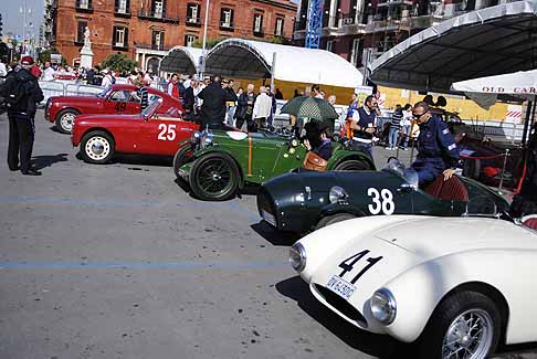 Auto storiche - Area paddock Piazza della Prefettura Bari width=