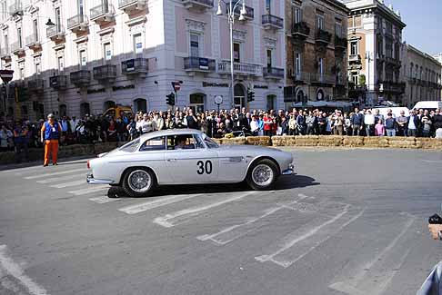 Auto storica - Vettura storica maserati by Bertone per la gara di regolarità width=
