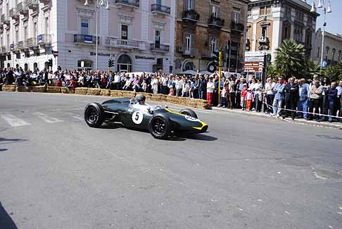 Monoposto storica - Monoposto d´epoca nel circuito cittadino di Bari width=