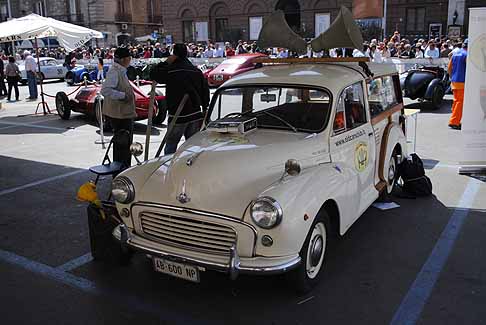 Monoposto storica - Vettura con megafono della Old Cars Club organizzatrice del Gran Premio di Bari width=