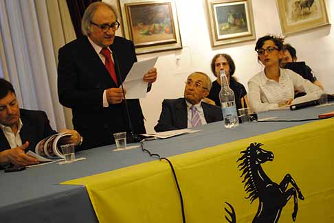 Ferrari - Relatore del libro Prof. Cosimo D. Calabretti Cultore di Storia e Tradizioni meridionali width=