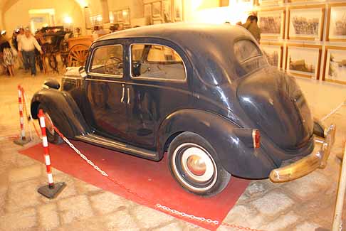 Fiat - Vettura storica della Fiat all'inetno della Distilleria Cassano a Gioia del Colle width=