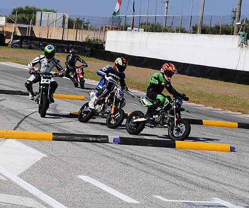 Moto - moto che affrontano la Sci can width=