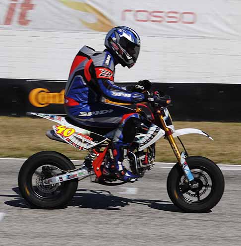 Moto - Motorbike nel circuito dell´Autodromo di Binetto width=