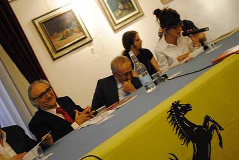 Ferrari - La commozione di Peter Iurilli durante la lettura di alcuni versi presi dal suo libro width=