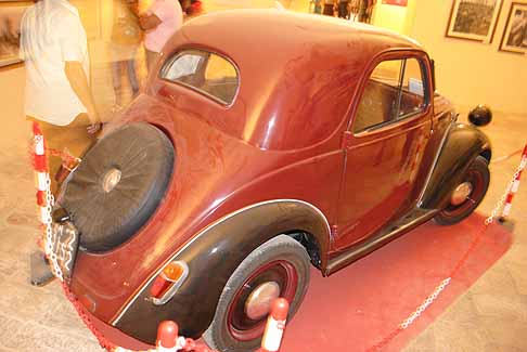 Ferragosto - Fiat storica con ruota di scorta esterna width=