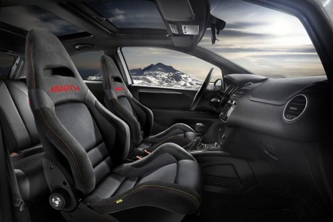 Abarth - Le quattro novità contribuiranno ai noti successi del brand, che nel corso del 2011 ha registrato la vendita di oltre 9.000 vetture. width=