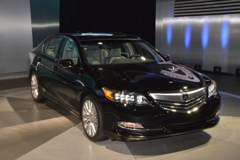 Acura - Attesa per la fine del 2013 la vettura offre un’estetica curata e dimensioni che non passano inosservate. width=