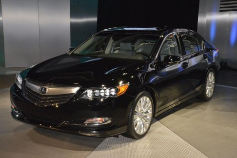 Acura - A bordo debutta il dispositivo AcuraLink, che grazie alla connessione web e le funzionalità cloud permetterà di utilizzare applicazioni personalizzate. width=