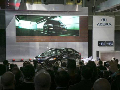 Acura - Per quanto riguarda la meccanica, il telaio si avvale dell'innovativo sistema di sterzata integrale Precision All-Wheel Steer (P-AWS), mentre per ridurre al minimo le vibrazioni sono stati utilizzati supporti motori attivi. width=