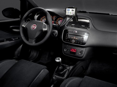 Fiat - Il pack Sport Look consente di scegliere tra 5 soluzioni bicolore: tutte abbinate al tetto nero lucido, Arancio Sicilia, Bianco Gelato, Grigio Moda, Rosso Passione e Grigio Argento. width=