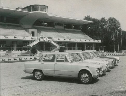 Alfa Romeo - Icona indiscutibile del brand, Alfa Giulia si è imposta all’attenzione anche del mercato internazionale. width=