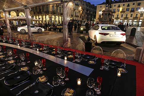 Alfa Romeo - Una cena in rosso con l´Alfa Romeo Giulia e la sportiva Alfa Romeo 4C