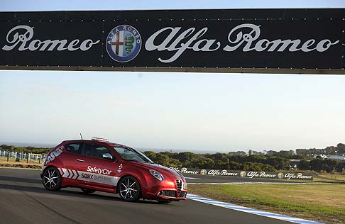 Alfa Romeo - La partnership prevede che Alfa Romeo potrà organizzare contest sul web mettendo in palio la possibilità di assistere ad alcune gare del Mondiale Superbike. width=