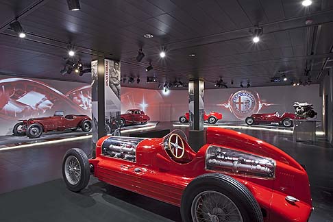 Alfa Romeo - In occasione dei festeggiamenti per i suoi 105 anni di storia, Alfa Romeo inaugura il Museo storico di Arese, denominato “La macchina del tempo” dove è possibile seguire tutte le tappe più importanti di questo brand. width=
