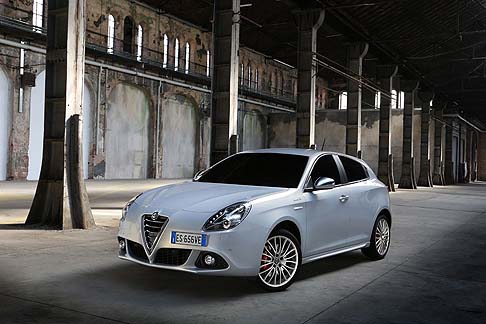Alfa Romeo - Stile, prestazioni e soluzioni tecniche all’avanguardia caratterizzano le nuove generazioni dei modelli MiTo e Giulietta, punti di riferimento della gamma Alfa Romeo, che attraverso il loro restyling mira a rinnovare la leadership del mercato. width=