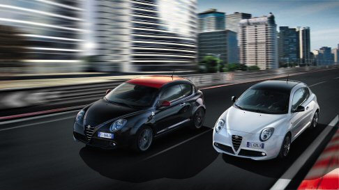 Alfa Romeo - Proposta con pedaliera sportiva in alluminio, cruise control, climatizzatore bi-zona e sistema Blue&Me, la MiTo SBK Limited Edition è disponibile in due tinte (nero e rosso Alfa) abbinabili a tre colori per il tetto. width=