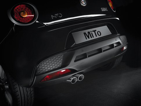 Alfa Romeo - La MiTo Serie Speciale SBK esposta a Parigi adotta il motore Turbo TwinAir da 85 CV, il rivoluzionario propulsore che impiega la tecnologia MultiAir. width=