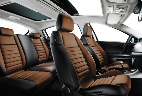 Alfa Romeo - Spazio anche alla Giulietta, vestita con il raffinato pack Collezione e l’esclusivo allestimento Sportiva, ispirato al Quadrifoglio Verde.  width=